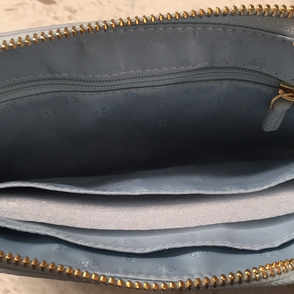 ❌SOLD❌Tory Burch Britten Lrg zip Wristlet, Seltzer - Picture 4 of 8